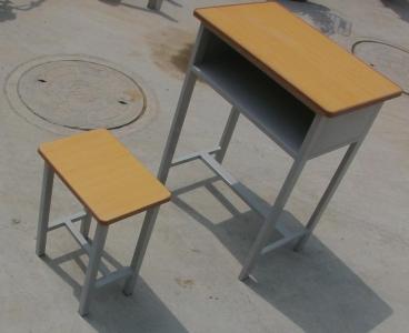 新型課桌椅實物1