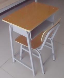 新型課桌椅實物2