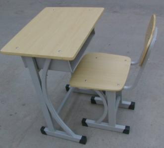 新型課桌椅實物3