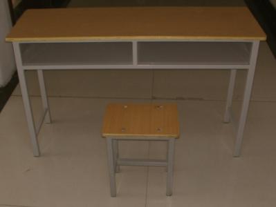 新型課桌椅實物4